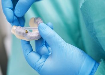 Equipement pour implantologie dentaire
